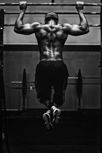 Mand der laver pull ups 